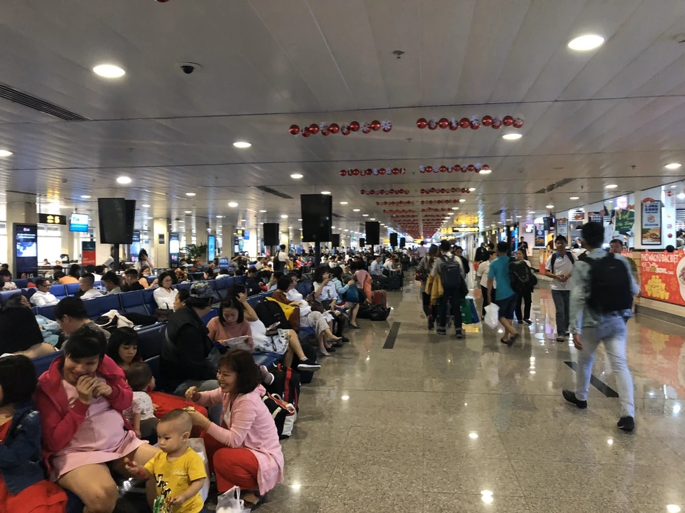 Giá vé máy bay cao điểm Tết từ TP.HCM đi có giá từ 2,9 - 3,7 triệu đồng/lượt