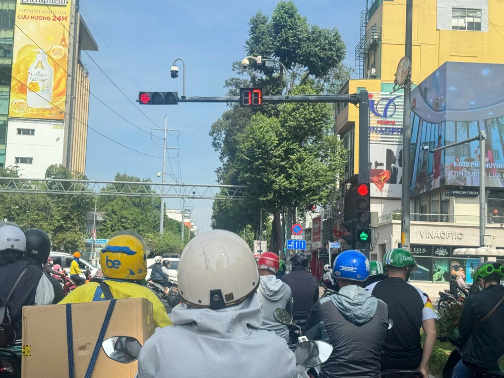 rẽ phải khi đèn đỏ ở TP.HCM