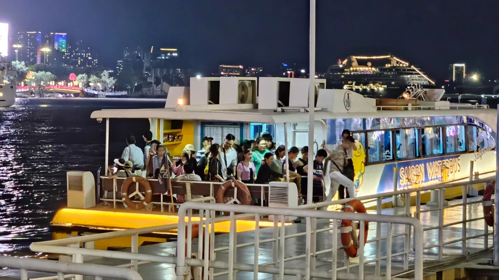 Đã khai thác hơn 7 năm, tuyến buýt sông số 1 mới đầu tư được 5/9 bến