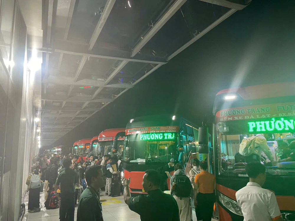 Người dân TP.HCM bắt đầu về quê ăn Tết Nguyên đán 2025