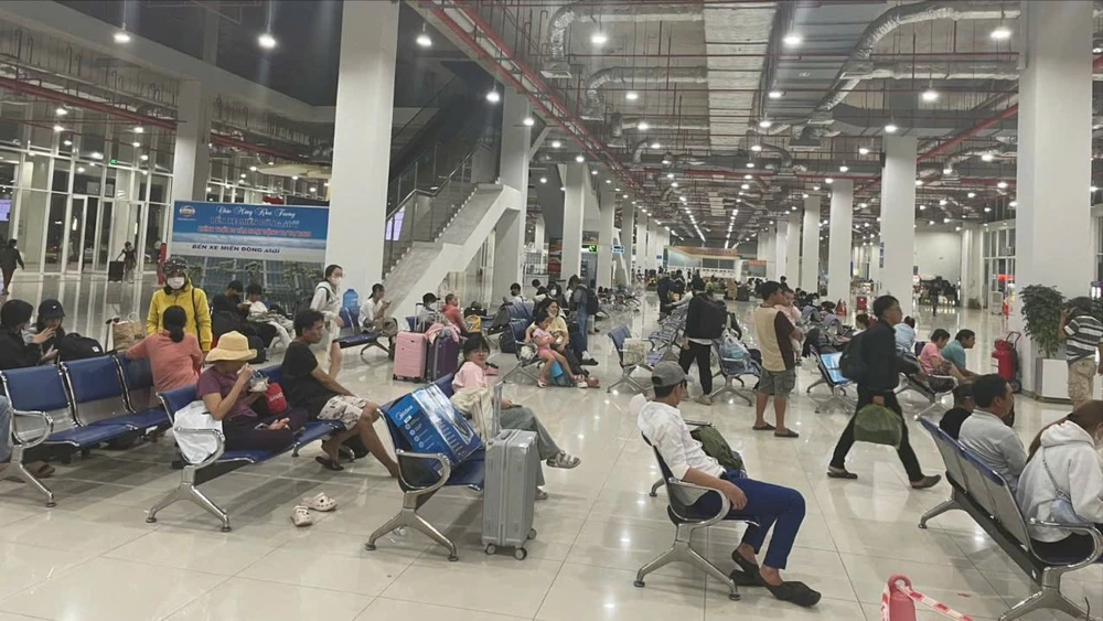 Người dân TP.HCM bắt đầu về quê ăn Tết Nguyên đán 2025