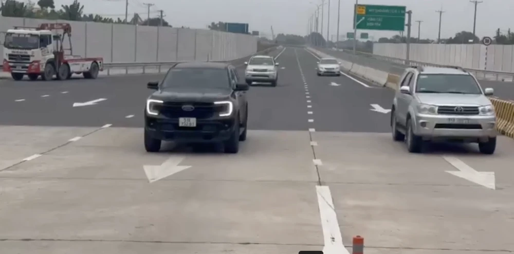 Cao tốc Bến Lức - Long Thành thông xe, nhưng xe chạy chưa nhiều