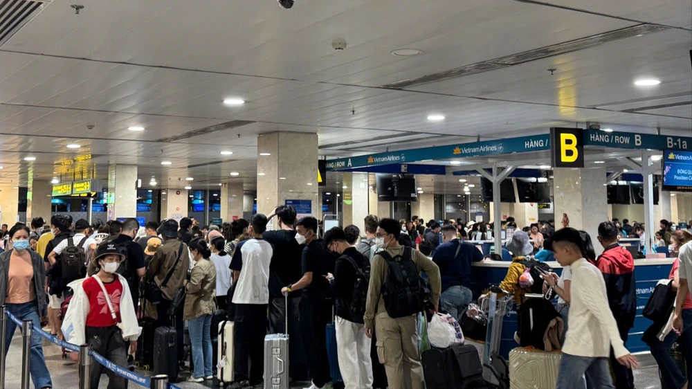 sân bay Tân Sơn Nhất đón đưa hơn 146.000 lượt khách