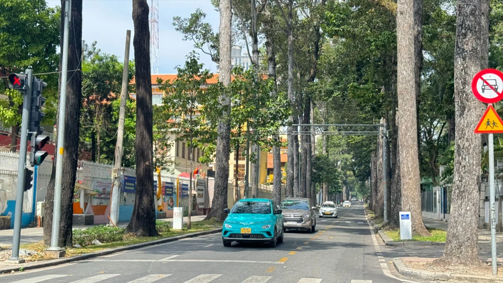 Ngày đầu năm mới, đường sá TP.HCM thông thoáng