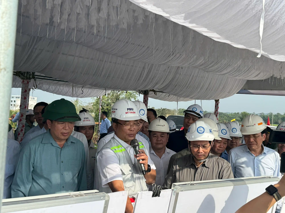 Thủ tướng thị sát dự án vành đai 3.