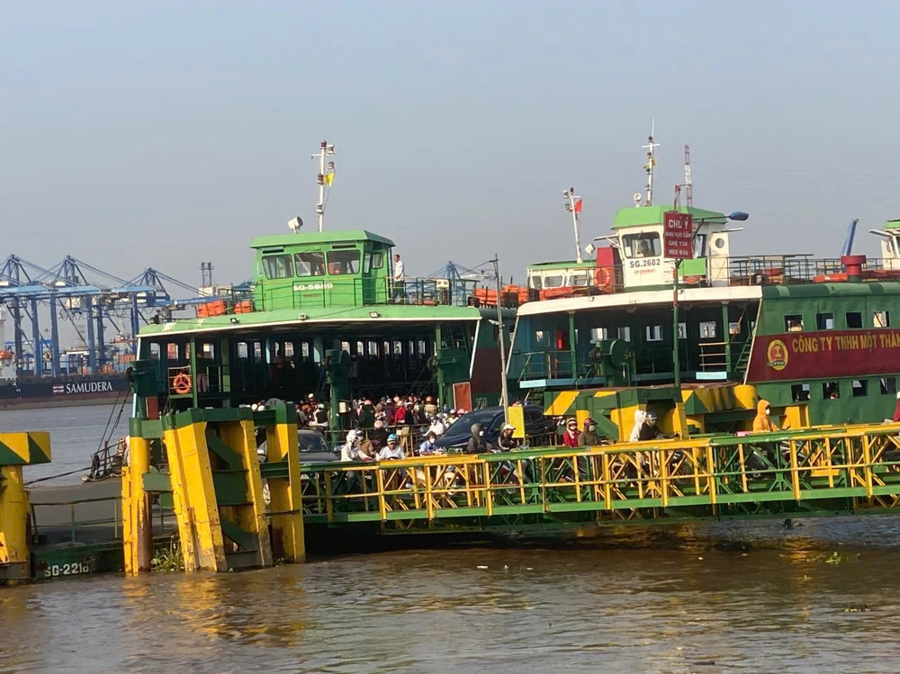 giá vé qua phà Cát Lái