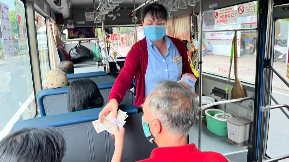 Nhiều nhóm đối tượng được miễn phí khi đi xe buýt.