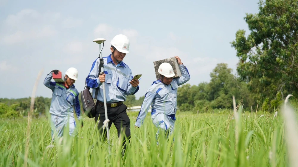 Đoàn cắm cọc dự án cao tốc TP.HCM - Mộc Bài.