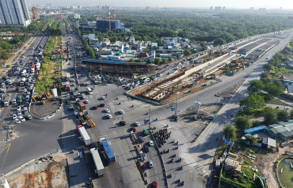 nút giao an phú.jpg