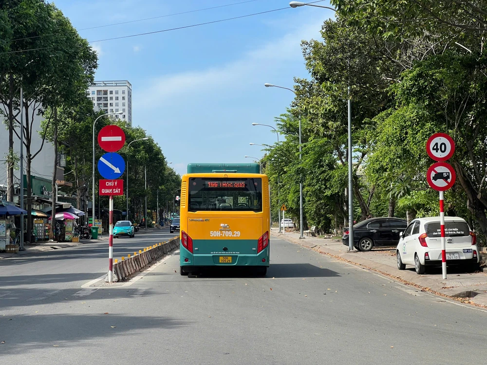 Xe buýt kết nối metro số 1 thiếu điểm dừng