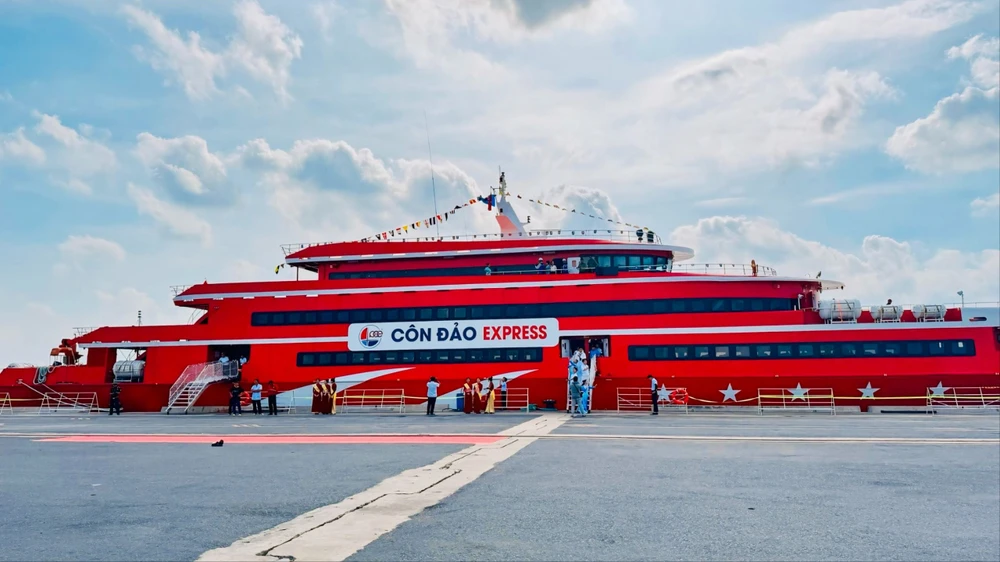 Tàu cao tốc đi Côn Đảo