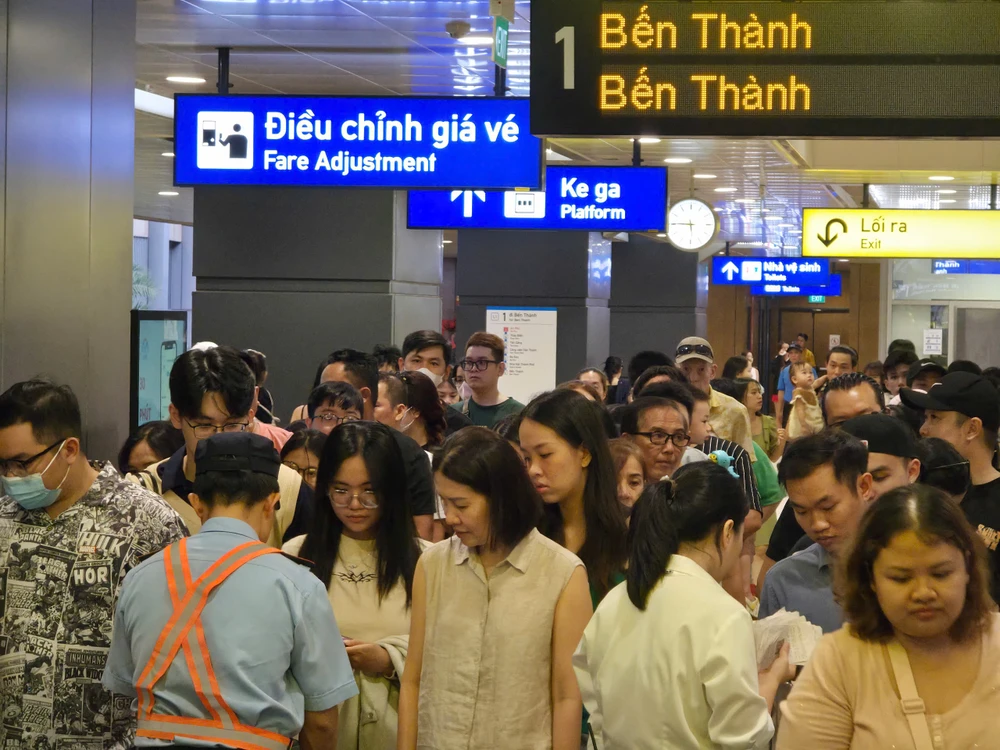 TP.HCM tăng thêm nhiều lượt tàu đi metro số 1 vào ngày Lễ 30-4, tàu hoạt động tới 23 giờ