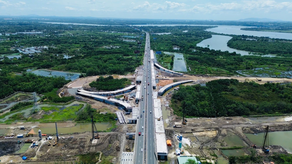 Hiện dự án Vành đai 3 TP.HCM đạt 50% khối lượng.