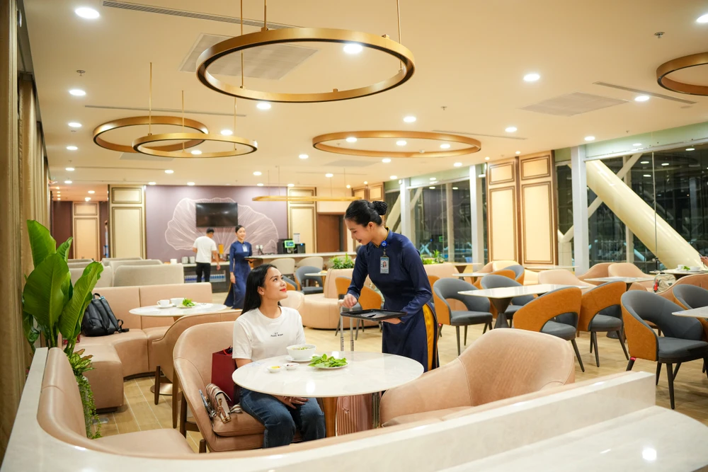 LOUNGE LOTUS T3-13.jpeg