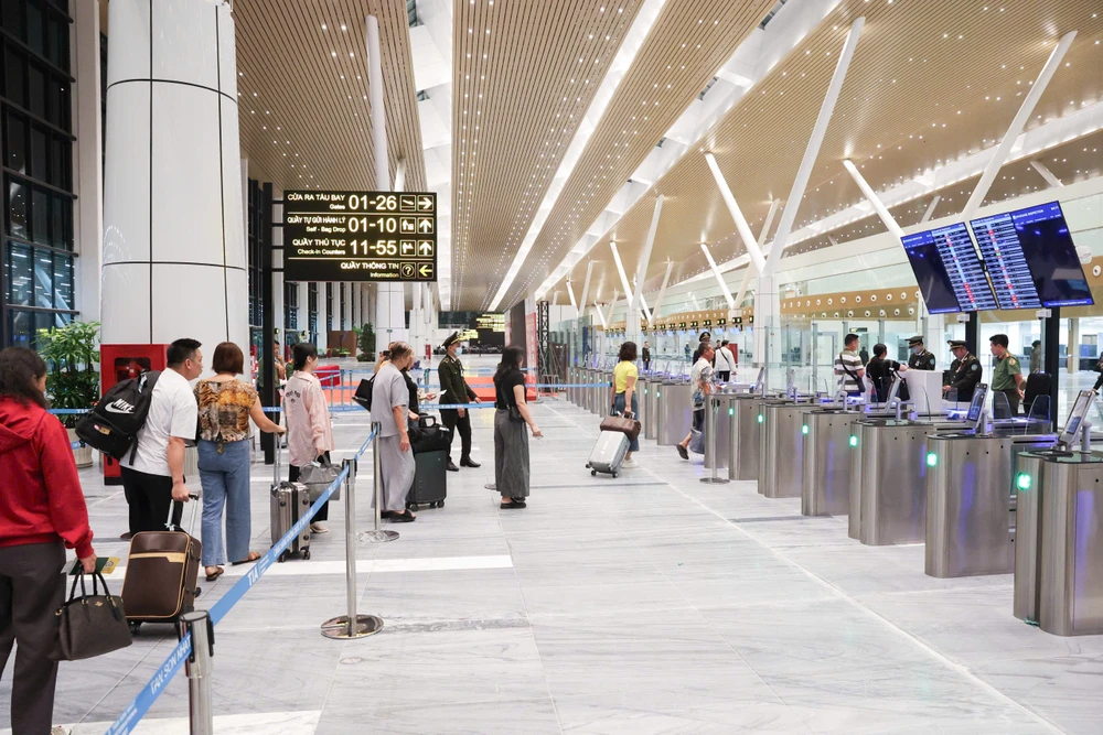 Nhà ga T3, sân bay Tân Sơn Nhất bị dột ướt sàn