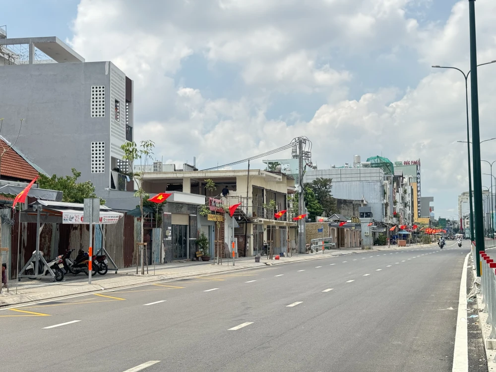 Công ty Điện lực Gò Vấp cho biết công tác ngầm hóa lưới điện đã được công ty triển khai đồng bộ, mang lại diện mạo khang trang cho cả tuyến phố.