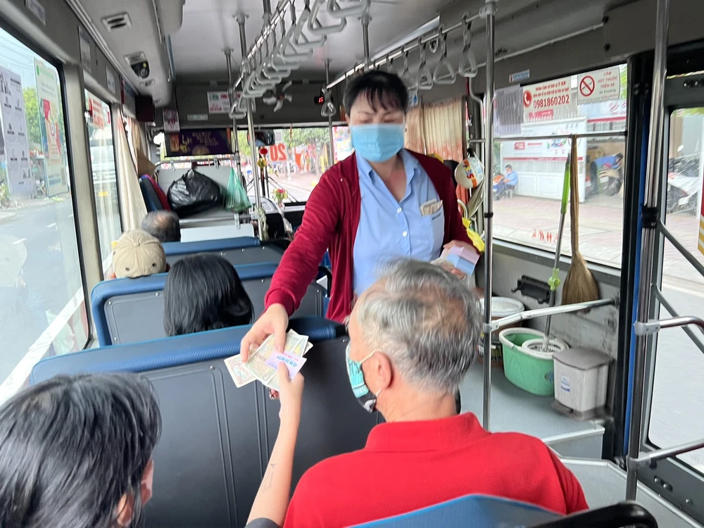 132 tuyến xe buýt ở TP.HCM sẽ được miễn vé cho hành khách đi xe buýt vào ngày Lễ 30-4