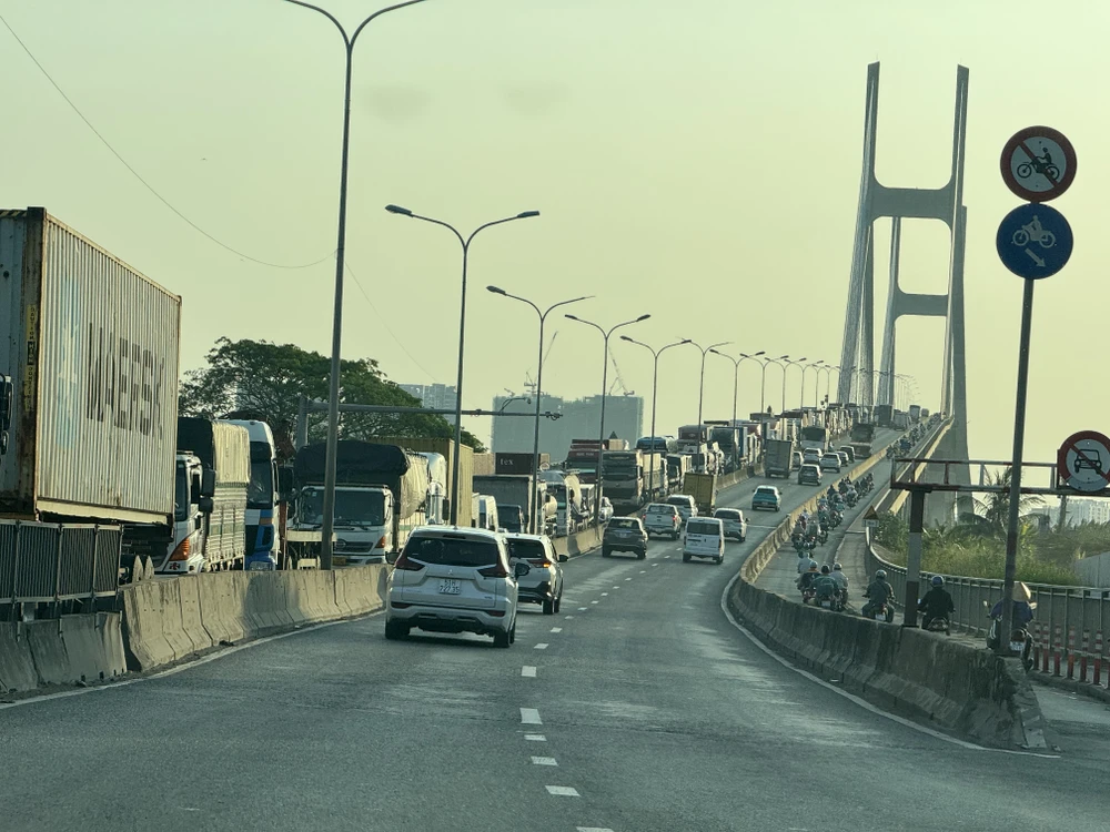 Tổ chức giao thông trên cầu Phú Mỹ, người dân đi lại chú ý