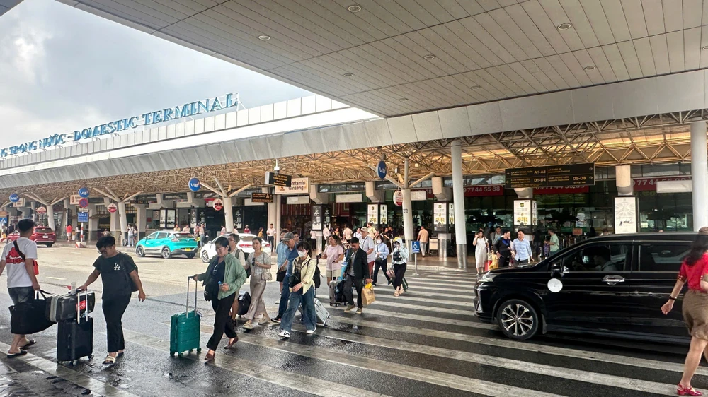 tan-son-nhat-03.jpg