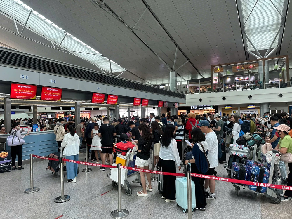 Lượng khách đến TP.HCM đông đúc trong kỳ nghỉ Lễ 30-4