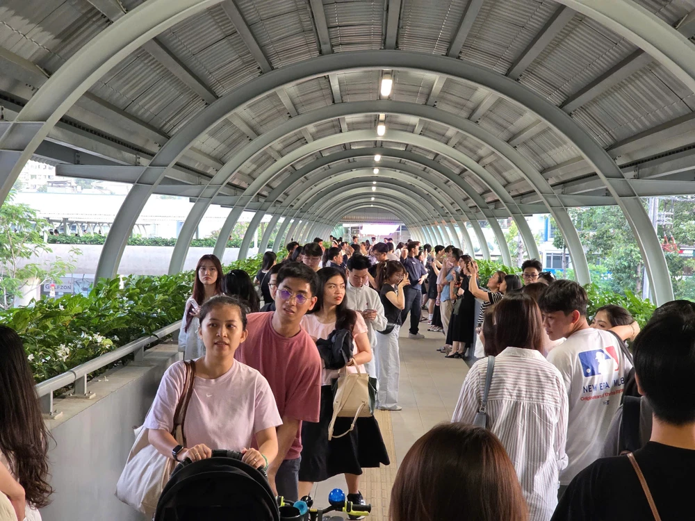 Khi nào lắp thang máy tại các cầu vượt bộ hành tuyến metro số 1