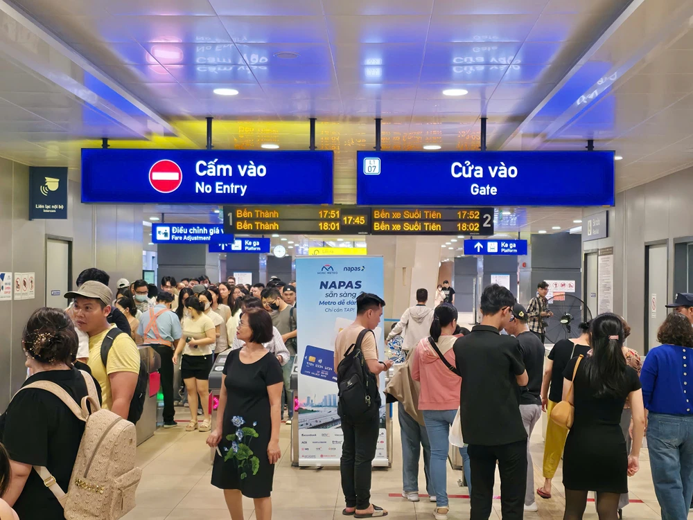 Metro số 1 đã dần trở thành phương tiện đi lại thường xuyên,