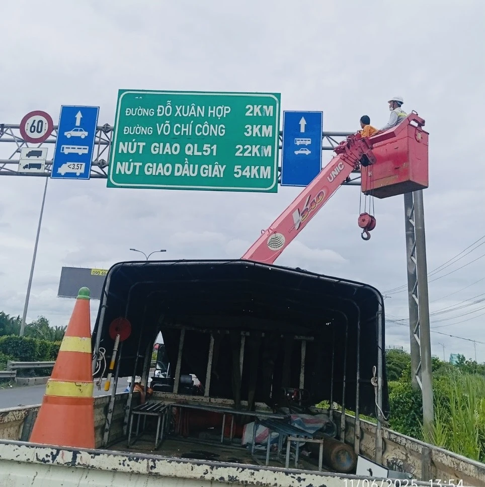 ô tô có thêm một làn di chuyển trên đường nối cao tốc TP.HCM - Long Thành - Dầu Giây