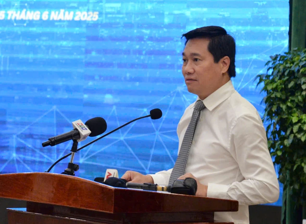 thứ trưởng bộ xây dựng .jpg