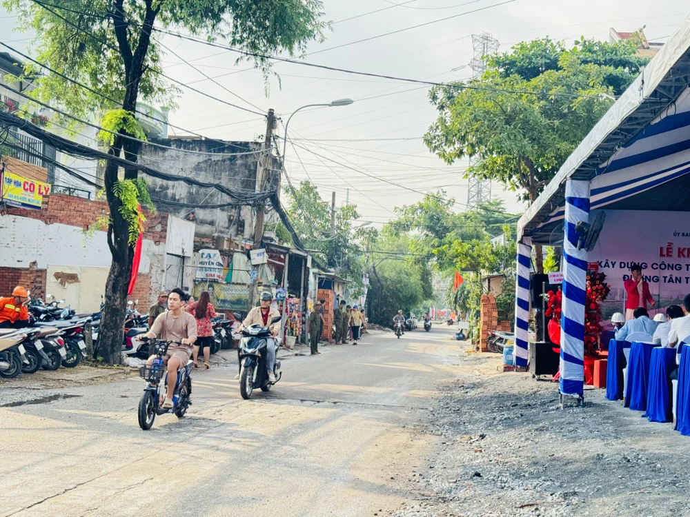 Đường Tân Thới Hiệp 21 hiện hữu có bề rộng nhỏ hẹp, thường xuyên ùn ứ.