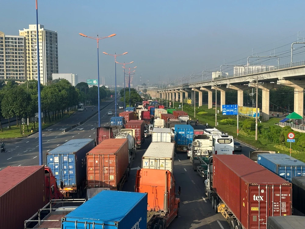 Đang ùn ứ trên đường Võ Nguyên Giáp, TP Thủ Đức11.jpeg