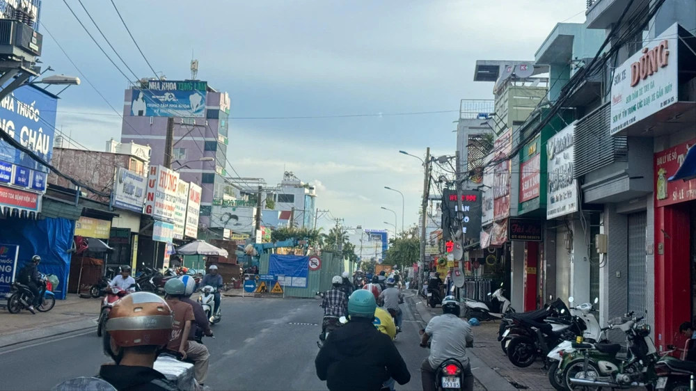 Nhiều tài xế bị xử phạt vì đi vào đường cấm ở Kha Vạn Cân, TP Thủ Đức