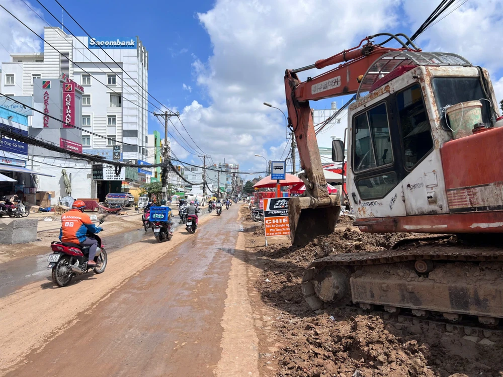 Dự án mở rộng đường Nguyễn Thị Định vẫn vướng mặt bằng