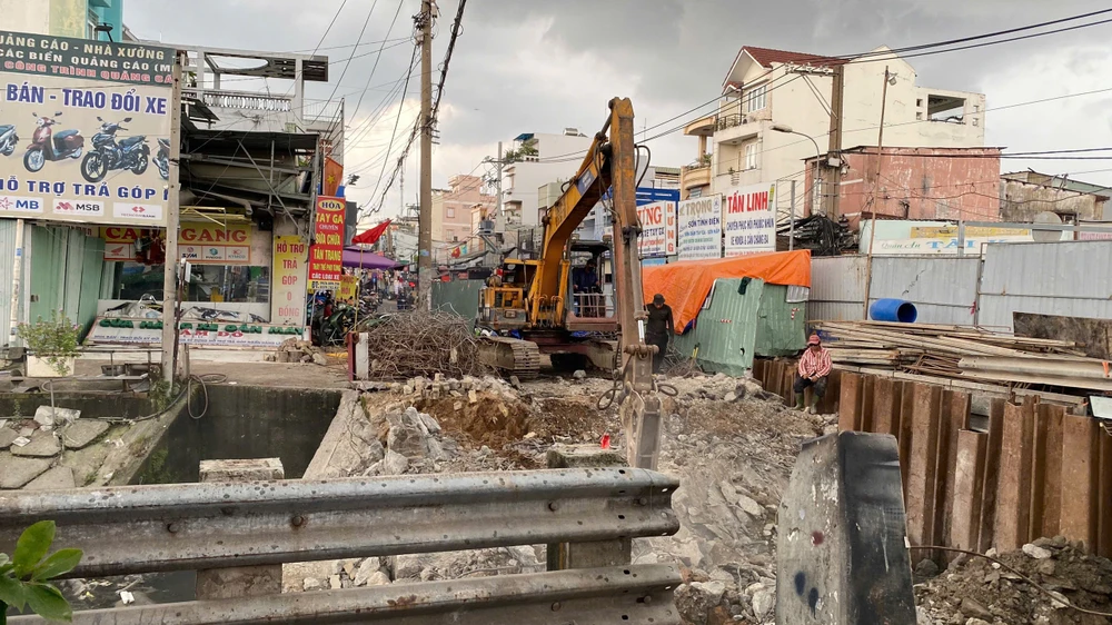 Khu vực đang thi công rạch Cầu Ngang.