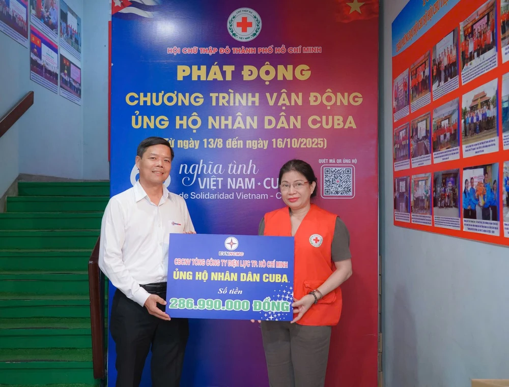 Tổng Công ty Điện lực TP.HCM trao hơn 286 triệu đồng ủng hộ nhân dân Cuba