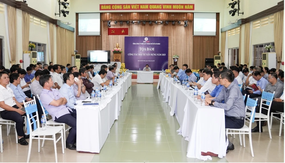 Tổng công ty Điện lực TP.HCM (EVNHCMC) tổ chức Tọa đàm công tác đầu tư xây dựng (ĐTXD) năm 2025 tại xã Cần Giờ, TP.HCM.