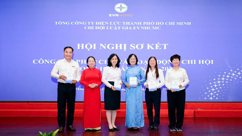 EVNHCMC tổ chức tọa đàm Ngày Pháp luật Việt Nam