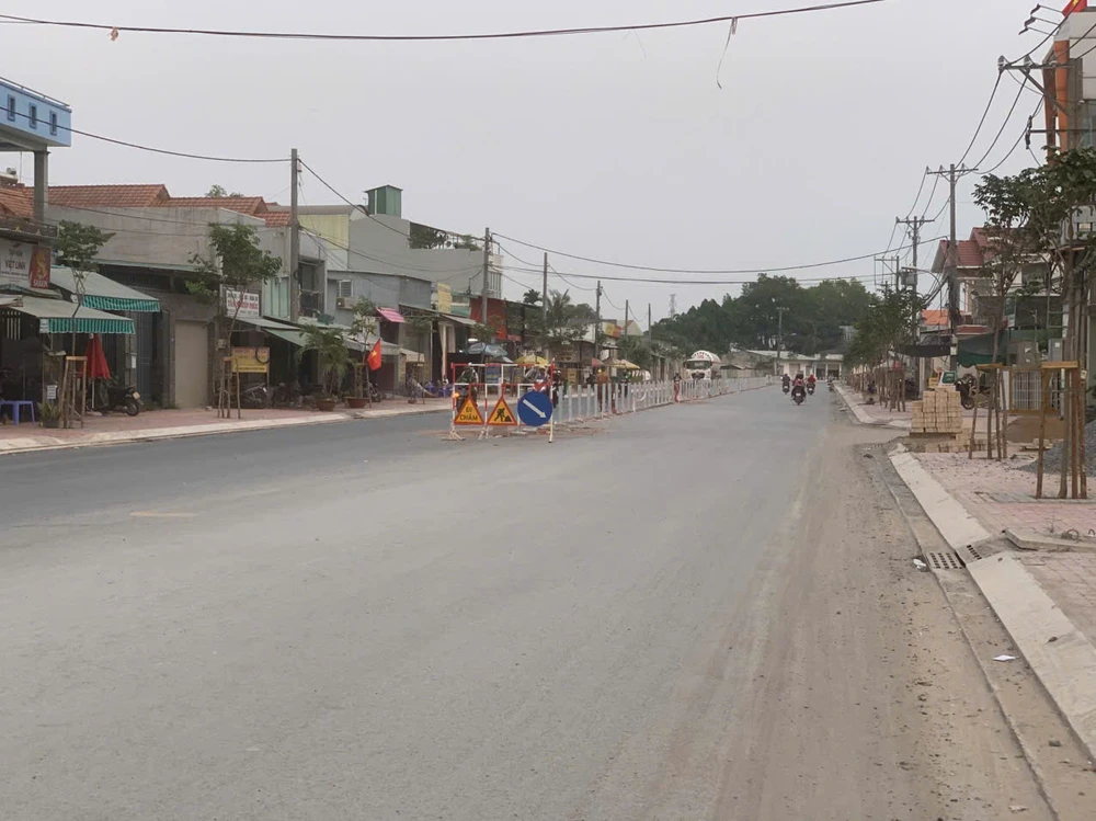 Đường Lò Lu đã bắt đầu thảm nhựa