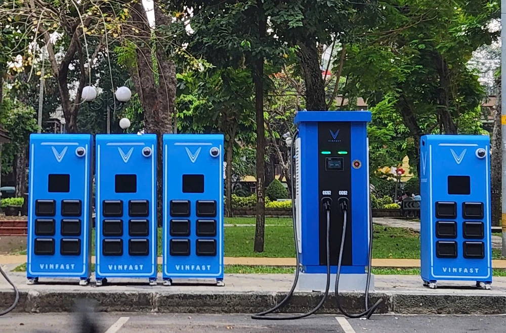 TP.HCM sẽ có khoảng 10.000 tủ đổi pin xe máy điện trên vỉa hè