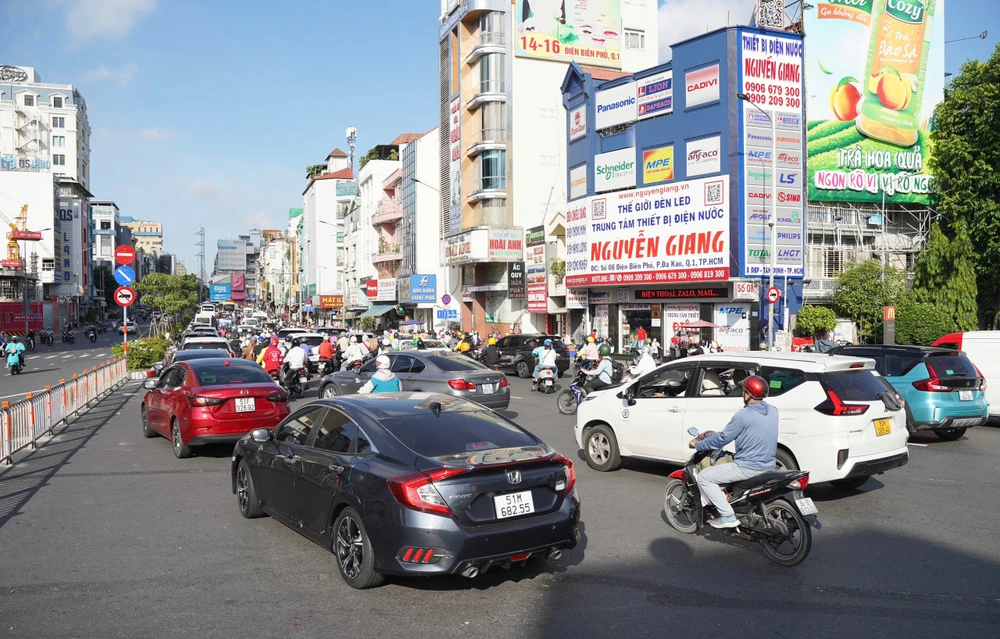 4-vong-xoay-dien-bien-phu.jpg