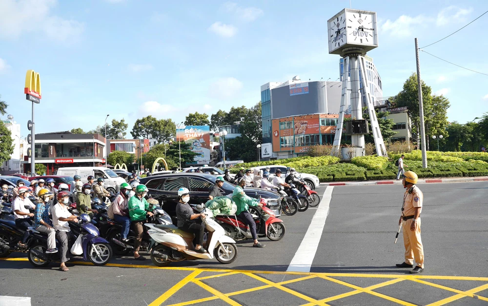 6-vong-xoay-dien-bien-phu.jpg