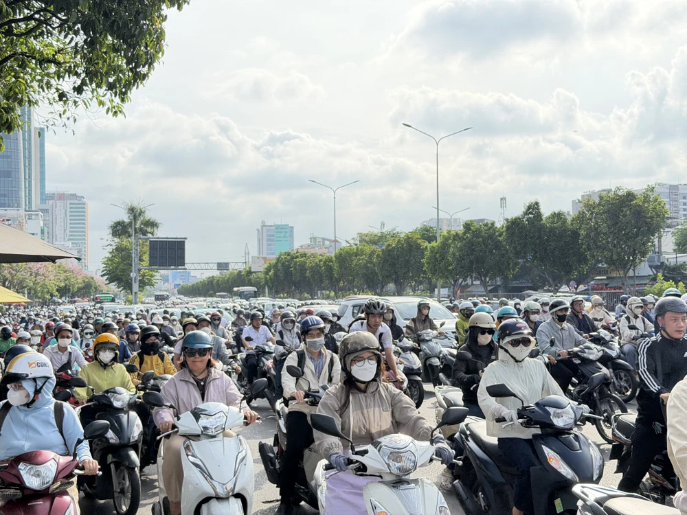vong-xoay-nguyen-binh-khiem-1.jpeg