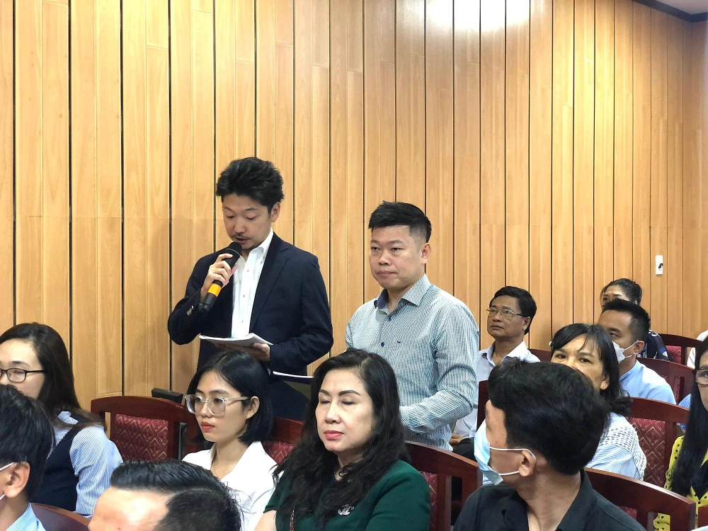 Đại diện các doanh nghiệp thắc mắc về hoàn thuế tại một hội nghị mới đây. Ảnh: Q.H