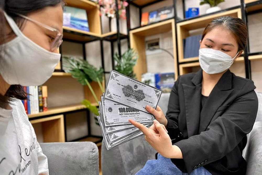 Việc mở cánh cửa phát hành trái phiếu được xem là trợ thủ đắc lực cho các doanh nghiệp Việt Nam đang khát vốn. Ảnh: TL