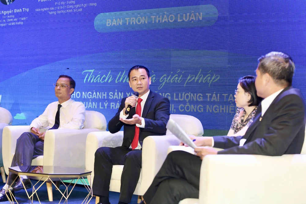 Phiên thảo luận bàn tròn thách thức và giải pháp cho ngành sản xuất năng lượng tái tạo tại diễn đàn kinh tế xanh