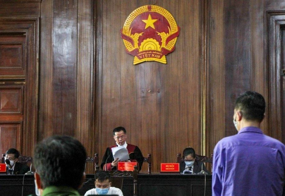 HĐXX tuyên phạt bị cáo Dũng 18 năm tù về tội lừa đảo chiếm đoạt tài sản. Ảnh: DƯƠNG HOÀNG