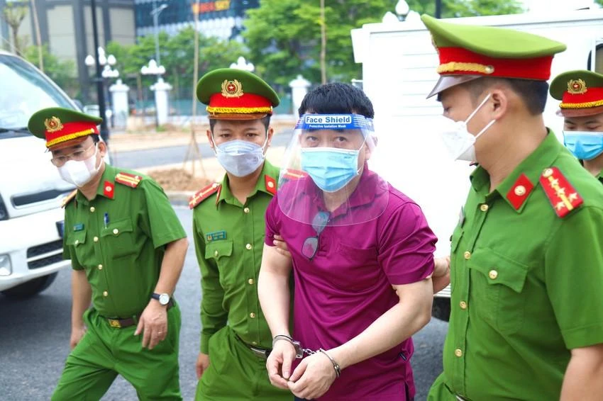 Bị cáo Nguyễn Minh Hùng, cựu chủ tịch kiêm tổng giám đốc Công ty VN Pharma Bị cáo Nguyễn Minh Hùng, cựu chủ tịch kiêm tổng giám đốc Công ty VN Pharma