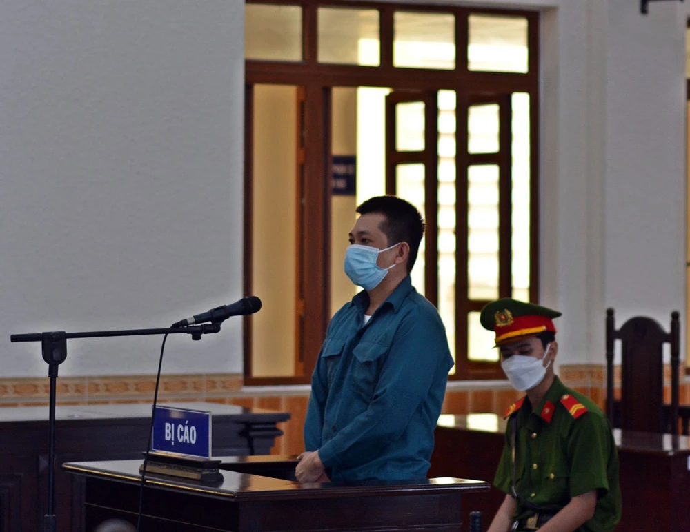 BỊ cáo Nguyễn Quang Bình tại tòa. Ảnh: NL