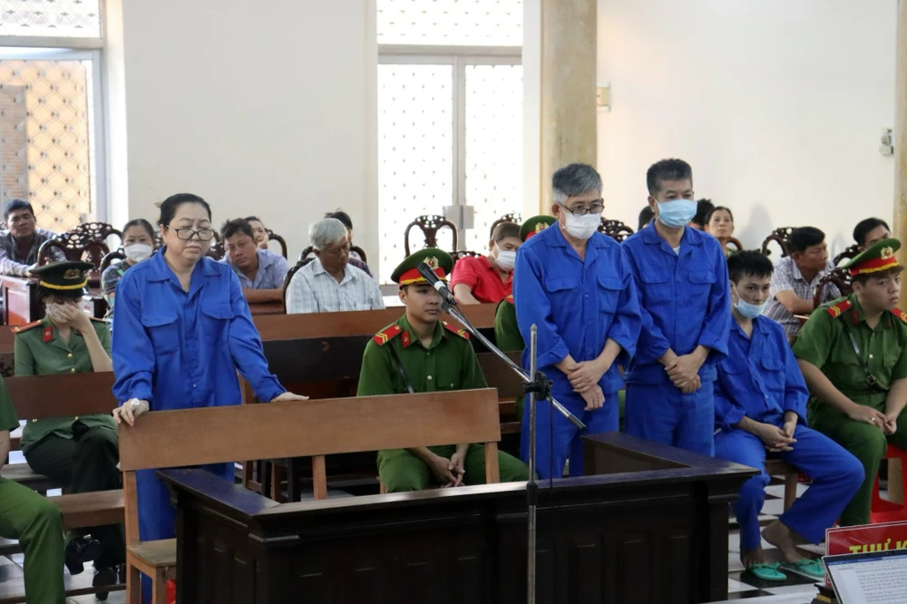 cựu công an giúp bà trùm buôn lậu rửa tiền