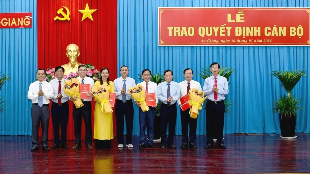 tỉnh ủy an giang trao quyết định bổ nhiệm cán bộ