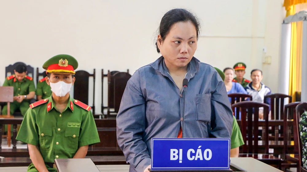 đổ xăng đốt chồng